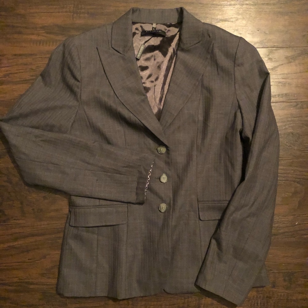 NWT Elie Tahari grey blazer!